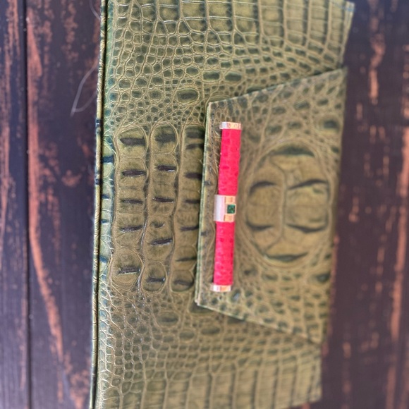 Stunning Green textured clutch / bag - Picture 4 of 5